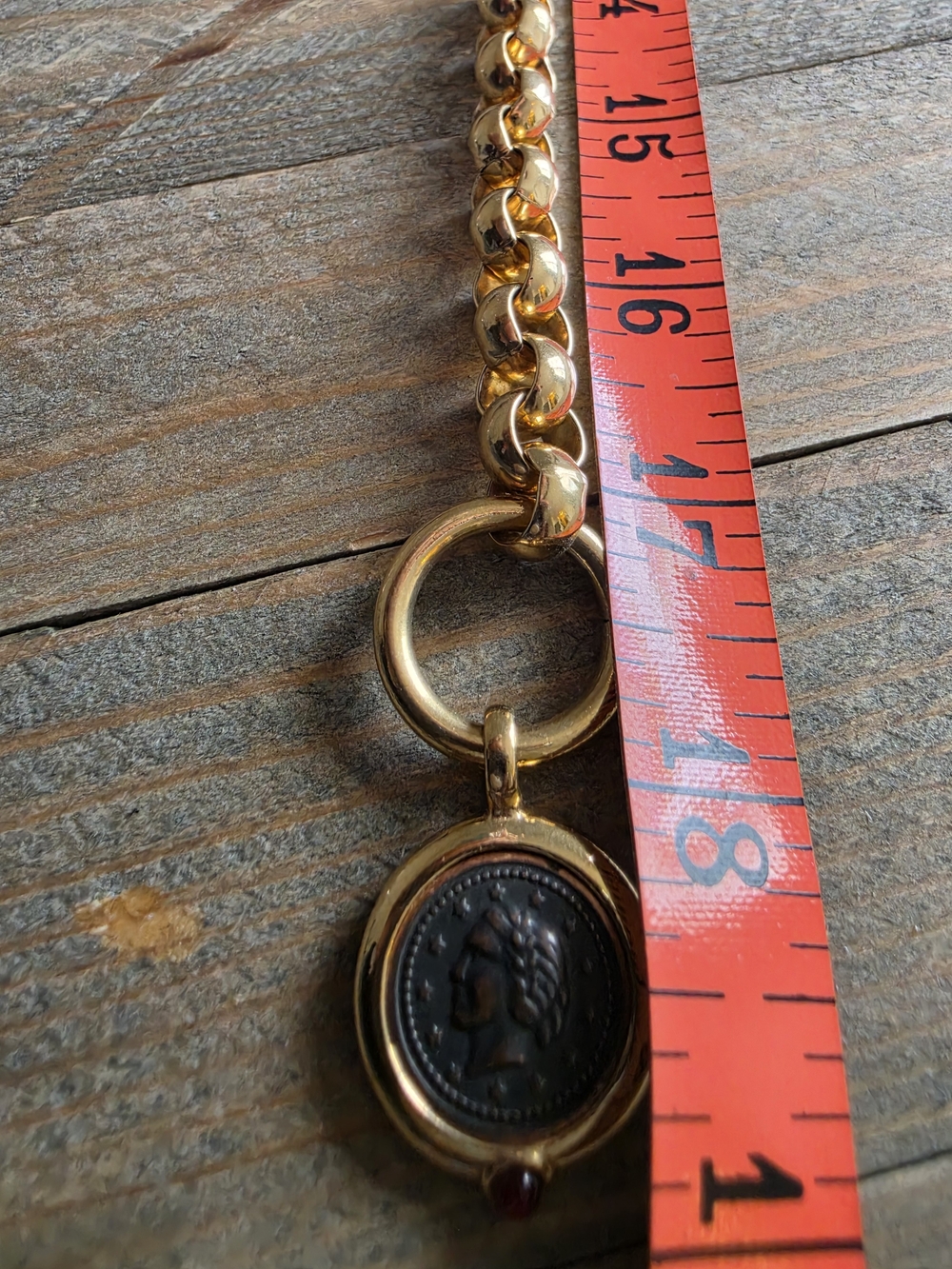 Collar Necklace Gold Tone W/carved Cameo Pendant - Picture 7 of 8